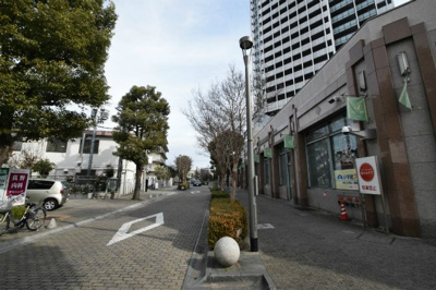 【周辺】 | 【　吹田×タワーマンション♪生活便利な立地です！　】メロード吹田一番館 | 周辺にはコンビニや銀行などもあります。