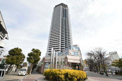 【外観】 | 【　吹田×タワーマンション♪生活便利な立地です！　】メロード吹田一番館 | 物件資料を、メールやご郵送にてお届けすることが可能です。また、お客さまのご不明な点がありましたら、お気軽に弊社スタッフまでお聞きくださいませ。