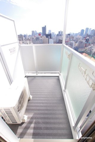 アプリーレ南森町(旧:アスール南森町)　仲介手数料無料のバルコニー