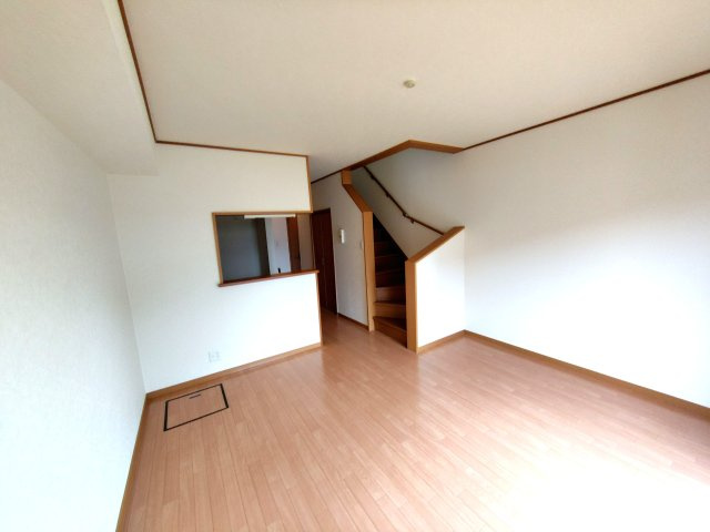 シャレー・コーセイ弐番館の居間・リビング