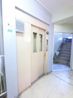 【その他共用部分】 | エレベーター
ベビーカーや大きい荷物も運べて安心。