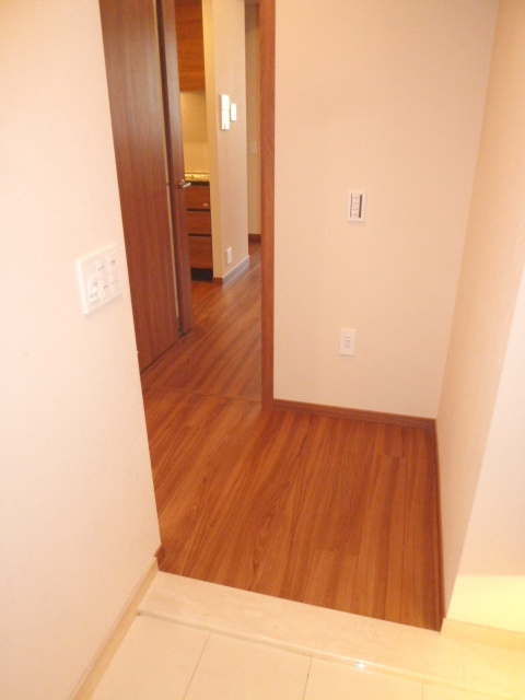 PROUD TOWER 本郷東大前の玄関|※写真は同タイプの別室になります