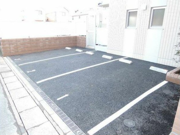 ボナールシャテロの駐車場