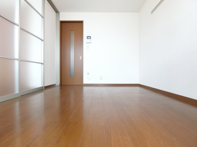 プチグリーンの居間・リビング|同物件別部屋イメージ写真