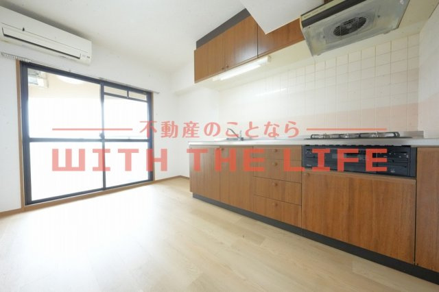 アーバンクルーザー六ツ門【キャッシュバック対象物件】の居間・リビング|ゆったりとした居間です