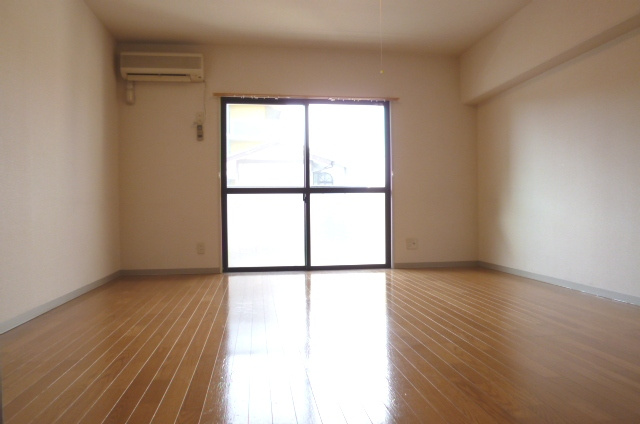 城南ヒルズ【キャッシュバック対象物件】の居間・リビング