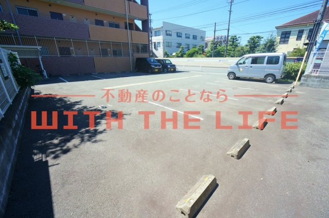 グランドアマレイⅦ番館【10,000円キャッシュバック対象物件】の駐車場|駐車場に車を止められます