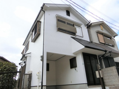 【外観】 | 豊中市宮山町2丁目　中古戸建て | 【現地写真】 シンプルで落ち着きのある建物は住むかたの個性でオリジナルなものになっていきます♪