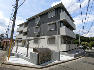 【外観】 | 小田急線「五月台」駅より徒歩2分！ペットOK♪ダイワハウス施工の築浅3階建てアパート♪駅近で通勤・通学にも便利です！