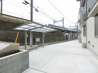 【その他共用部分】 | 屋根付きの駐輪場で雨が降っても大切な自転車が濡れなくてすみますね♪荷物が重いときに自転車があれば助かりますね！