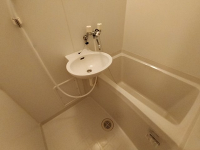 【浴室】 | レオパレスラピスラズリ高井田