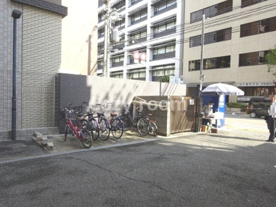 【その他共用部分】 | ライブステーション江坂 | 駐車場、駐輪場、バイク置き場です