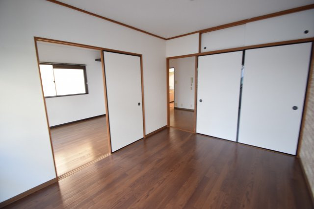 パルクレストの洋室|明るい室内（別部屋写真）