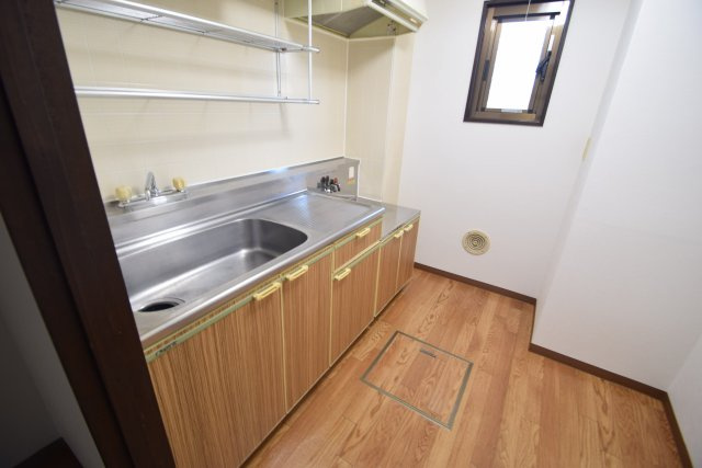 パルクレストのキッチン|独立タイプのキッチン（別部屋写真）