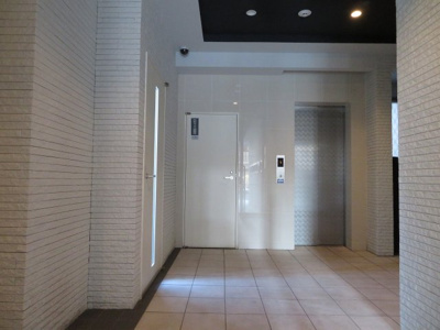 【ロビー】 | アルシオネ(布施賃貸） | 建物の内部です