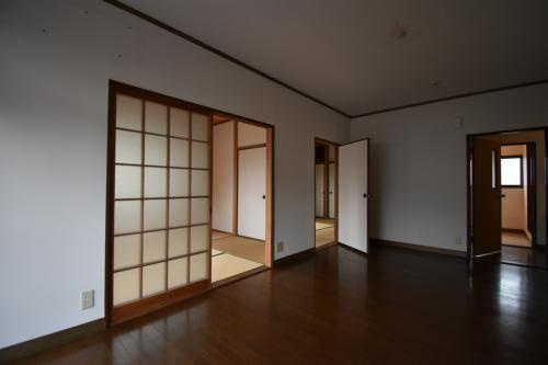 ウエストフィールドⅡの居間・リビング