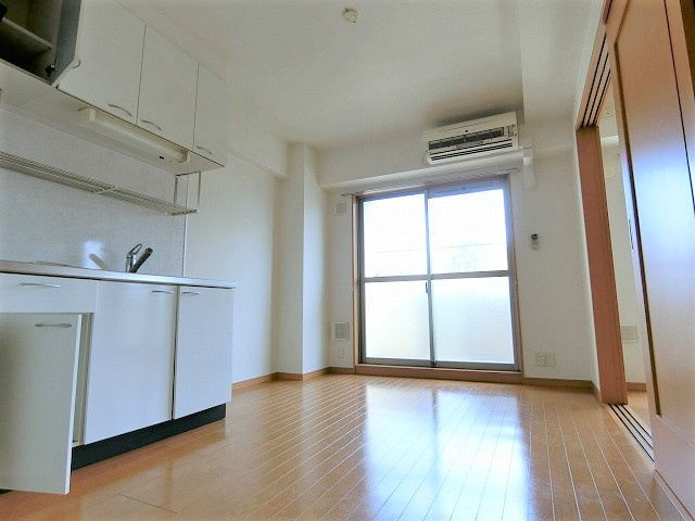 オレンジ・ヒルの居間・リビング