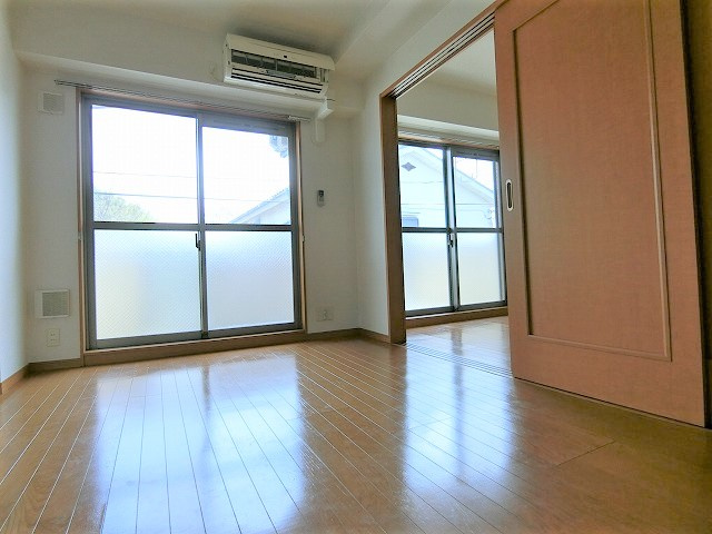 オレンジ・ヒルの居間・リビング