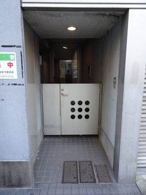 【エントランス】 | 田村ビル | 田村ビル　田原町駅から徒歩2分、浅草駅から徒歩5分の好立地・雷門の近く・静かな環境・オートロック付・ワンフロア占有・収納量豊富・通風良好