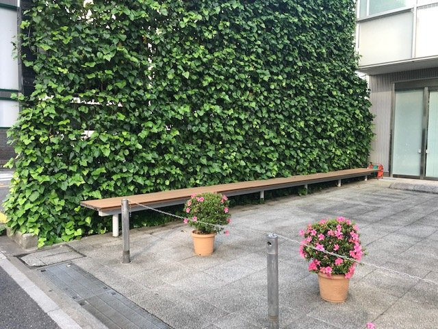 鐘塚ビルのエントランス