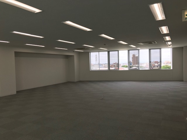 鐘塚ビルのロビー