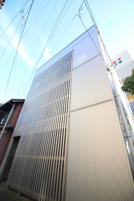 【外観】 | メタルフラット　リノベーション物件 | メタルフラット　3階建て　外観