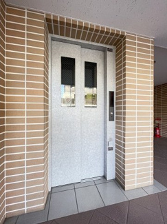 【その他共用部分】 | エレベーター付き！荷物の多い日や疲れた日でも、3階までラクラク上がれます☆