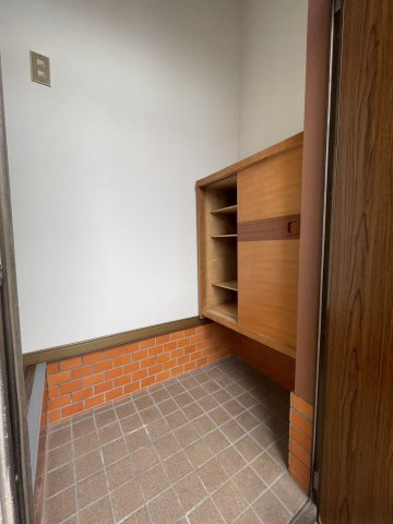 西野貸家の玄関