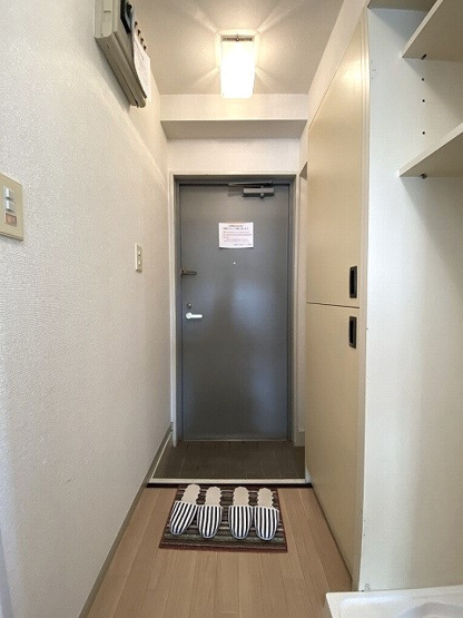 【玄関】 | ロイヤルハイツ東海大前 | シューズボックス付きで玄関すっきり片付きます！お客様もスムーズにお出迎えできますね♪