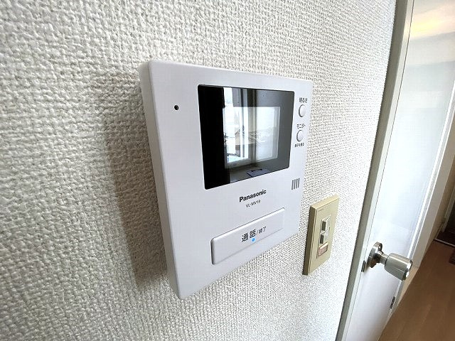 【セキュリティ】 | ロイヤルハイツ東海大前 | 防犯対策に有効なカメラ付きインターホン！突然の来客にもバッチリ対応できちゃいます☆