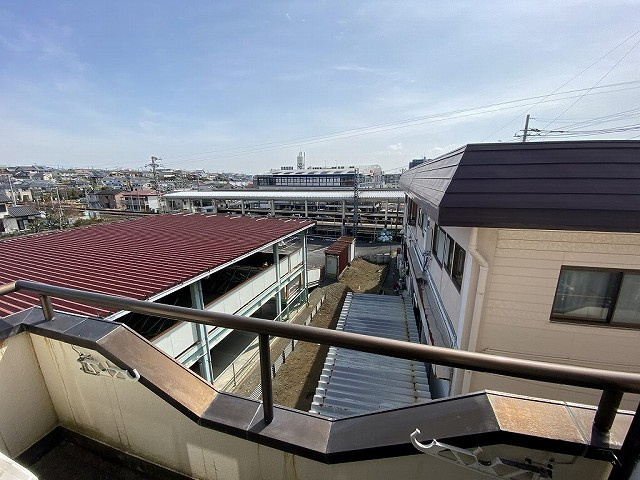【展望】 | ロイヤルハイツ東海大前 | バルコニーからの眺望です♪3階にあるので人目が気にならないのが嬉しいですよね☆