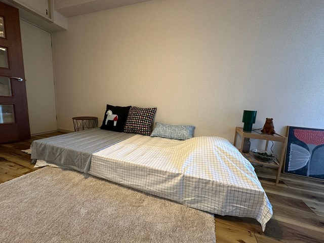 【寝室】 | ロイヤルハイツ東海大前 | ※参考写真※南東向き洋室7.2帖☆ベッド・ラグも付いています☆