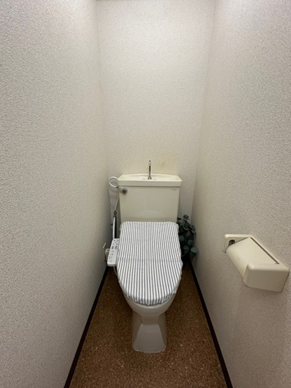 【トイレ】 | ロイヤルハイツ東海大前 | ※参考写真※トイレは温水洗浄便座付き！人気のバストイレ別です♪トイレが独立していると使いやすいですよね☆