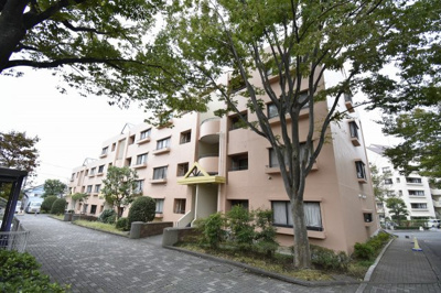 【外観】 | シンフォニックヒルズかがやきの街13号棟 | 2階部分・三方角部屋、春の暖かな陽射しが射し込むリビング♪
4LDKのゆったりとした間取りです。