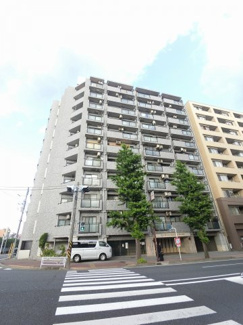 【外観】 | 4階部分・三方角部屋につき日当たり・眺望良好
LDKと一体感のある使いやすいシステムキッチン採用♪