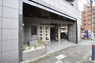 【エントランス】 | 京急本線「黄金町」駅徒歩5分、横浜市営地下鉄ブルーライン「阪東橋」駅徒歩8分
通勤時間の短縮でご家族と過ごす時間を増やす事が出来ます。