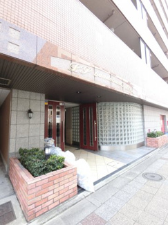 【エントランス】 | 市営地下鉄ブルーライン「阪東橋」駅徒歩4分の好立地。
毎朝の通勤にゆとりが生まれます。