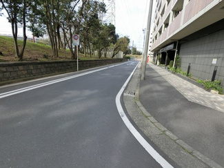 【周辺】 | 前面道路。