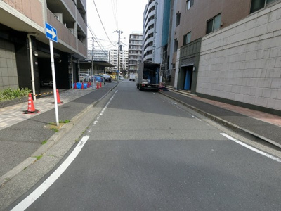【周辺】 | ミオカステーロ新横浜 | 前面道路。