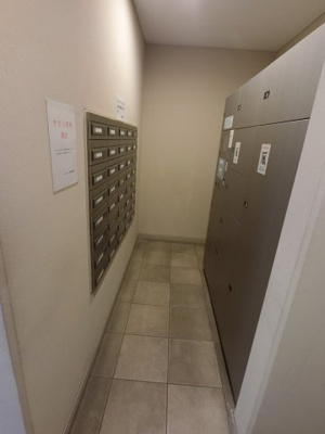 【その他共用部分】 | ミオカステーロ新横浜 | 不在時にもお荷物が受け取れる宅配ボックス。