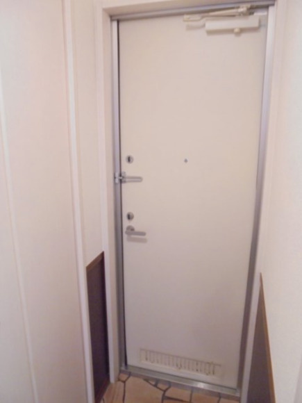 ロイヤルパレス市川の玄関