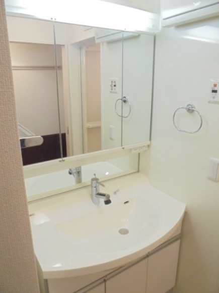 ロイヤルパレス市川の独立洗面台
