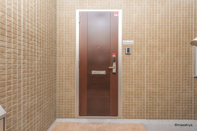 セジュール中越のエントランス