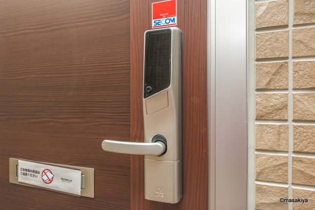 セジュール中越のエントランス