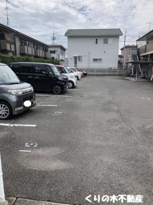 【駐車場】 | セジュールたかなわⅡ | 車をお持ちの方に嬉しい駐車場付きの物件です