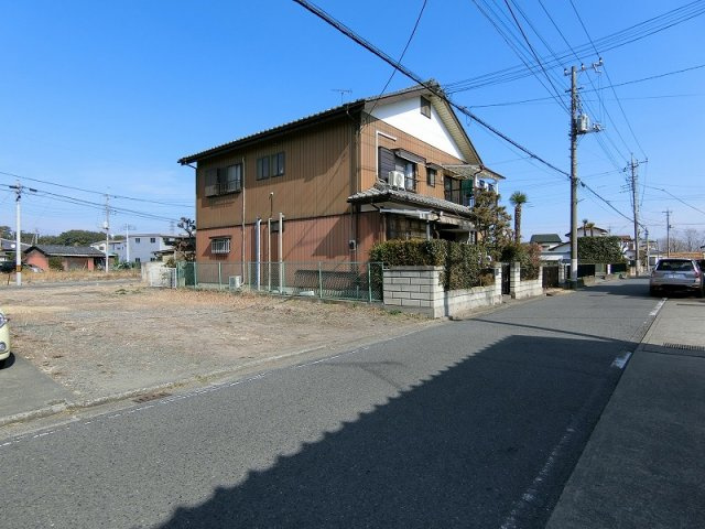 高崎市岩鼻町　売地の前面道路含む現地写真