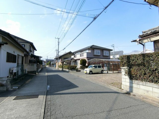 高崎市岩鼻町　売地の前面道路含む現地写真