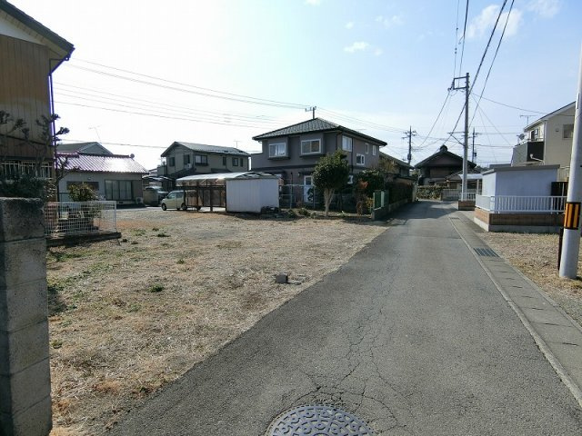 高崎市岩鼻町　売地の前面道路含む現地写真|北側