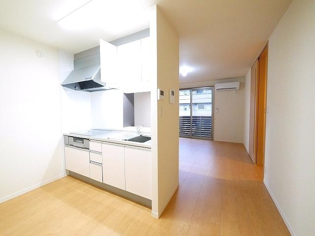 シャーメゾン石見のキッチン|コンパクトなキッチンで掃除もラクラク