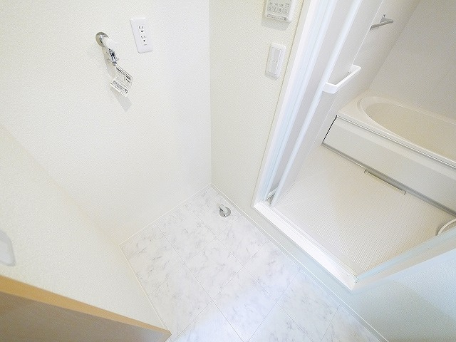 シャーメゾン石見の洗面所|明るい洗面所です